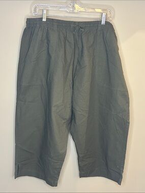 Women’s Elastic-Waist Relaxed Fit Capris - Olive Green